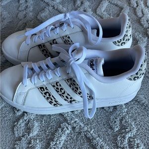 Women’s Adidas Grand Court sneakers leopard stripe